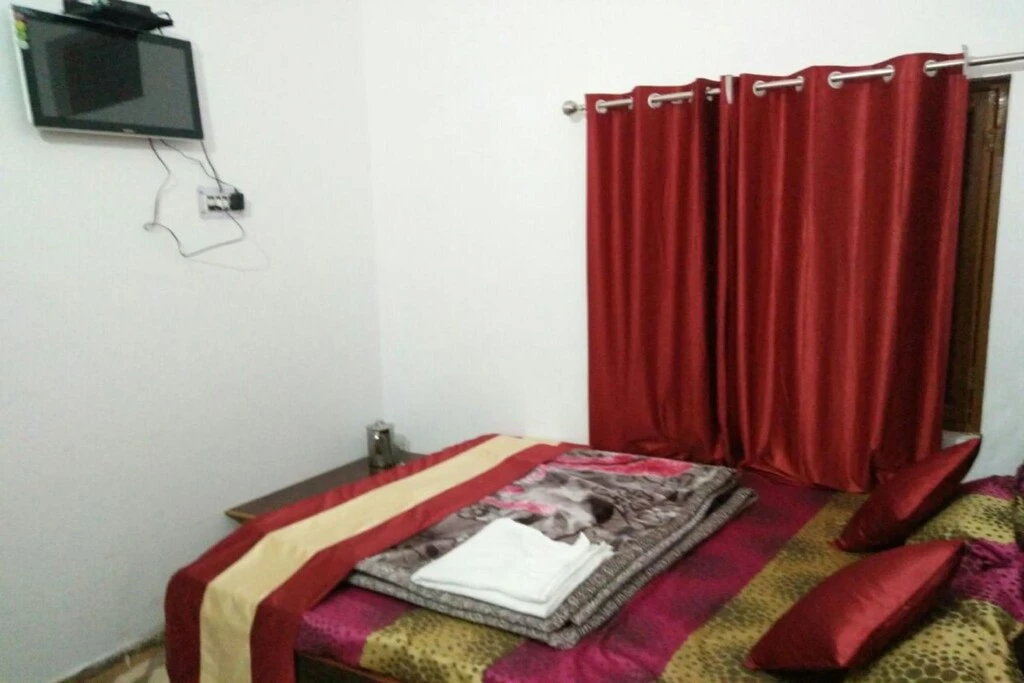 Bharat Shree Guest House Badrinath [King Size Bed Room]