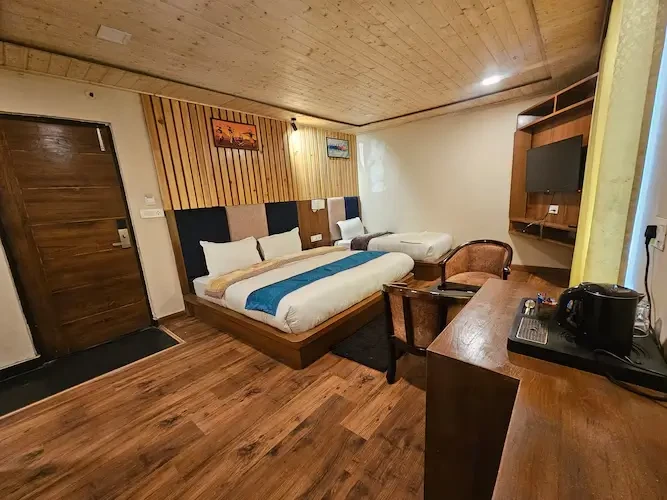 Hotel Yoga Badrinath Badrinath [Full View Of The Comfortable Double Bed In The Room]