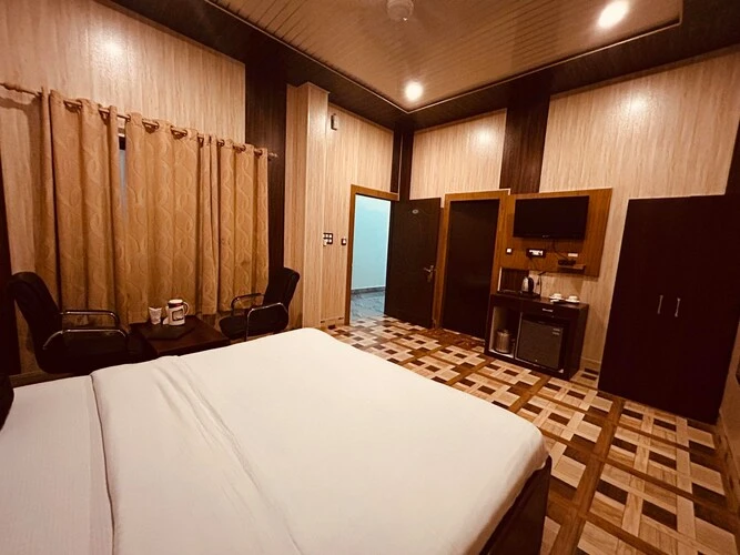Samrat Resort Rudraprayag Rudraprayag [Air Conditioning Unit Inside The Room]